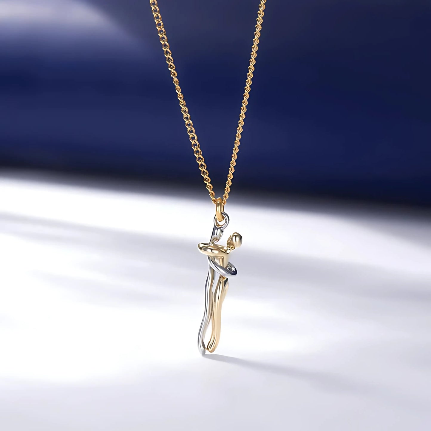CoupleHug Necklace | Ein Symbol für Liebe und Nähe