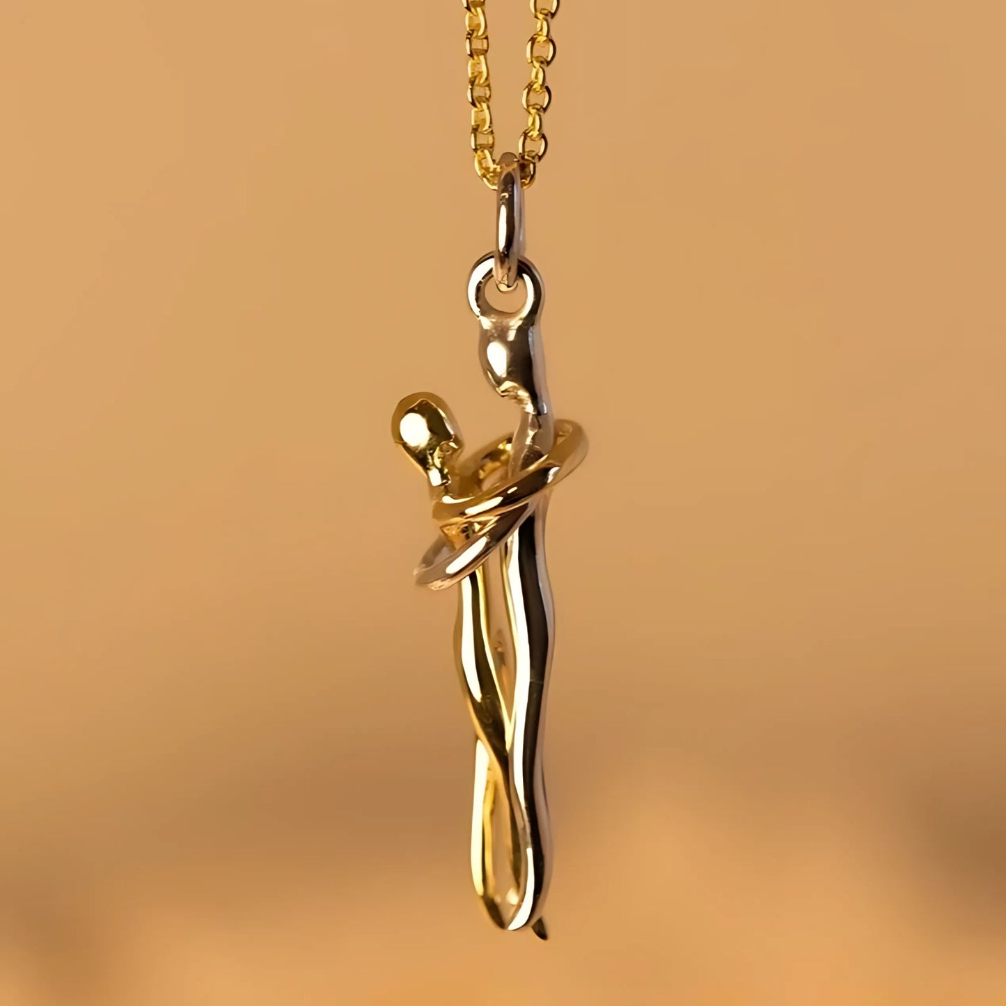 CoupleHug Necklace | Ein Symbol für Liebe und Nähe