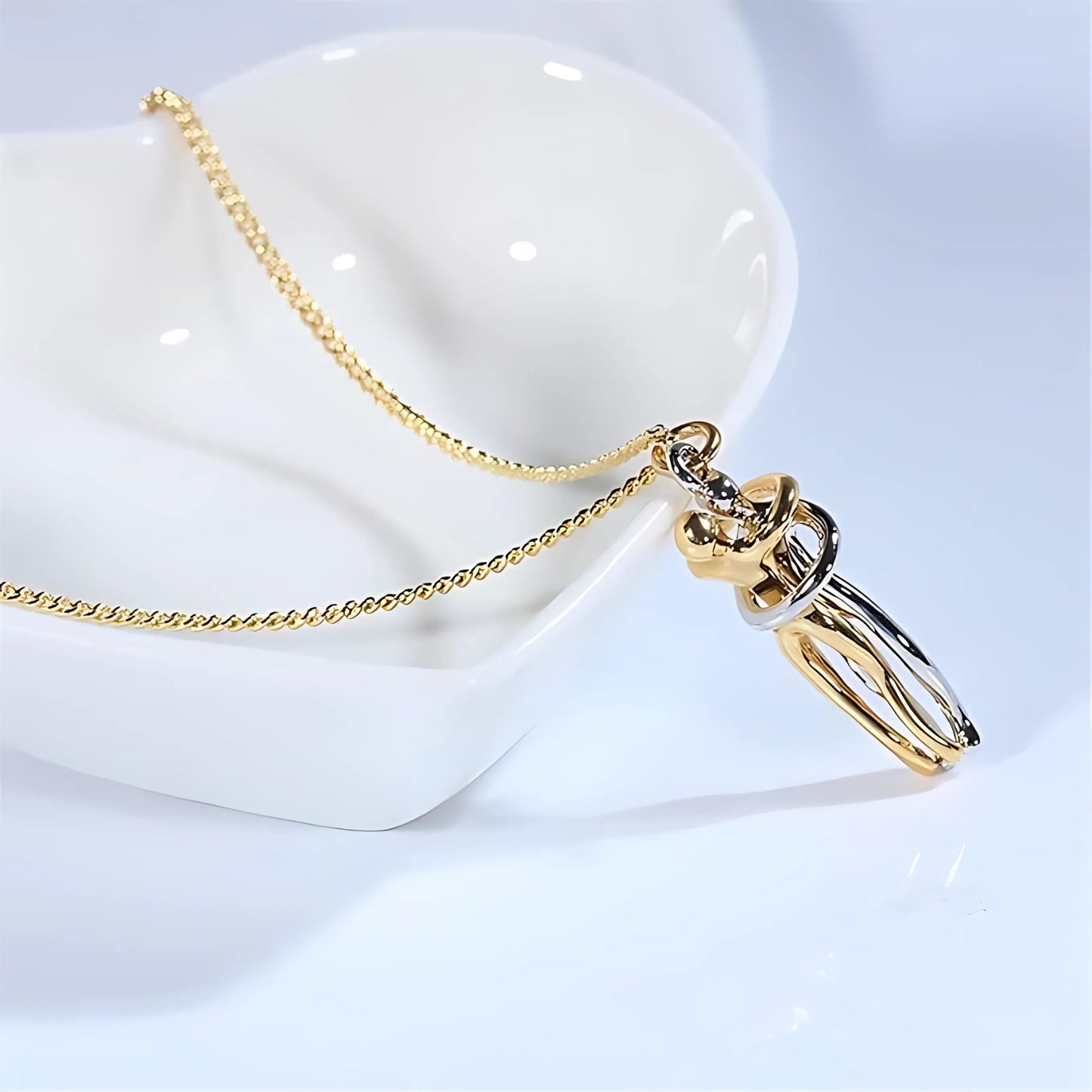 CoupleHug Necklace | Ein Symbol für Liebe und Nähe