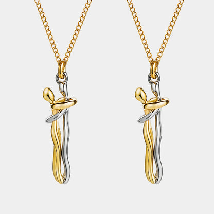 CoupleHug Necklace | Ein Symbol für Liebe und Nähe