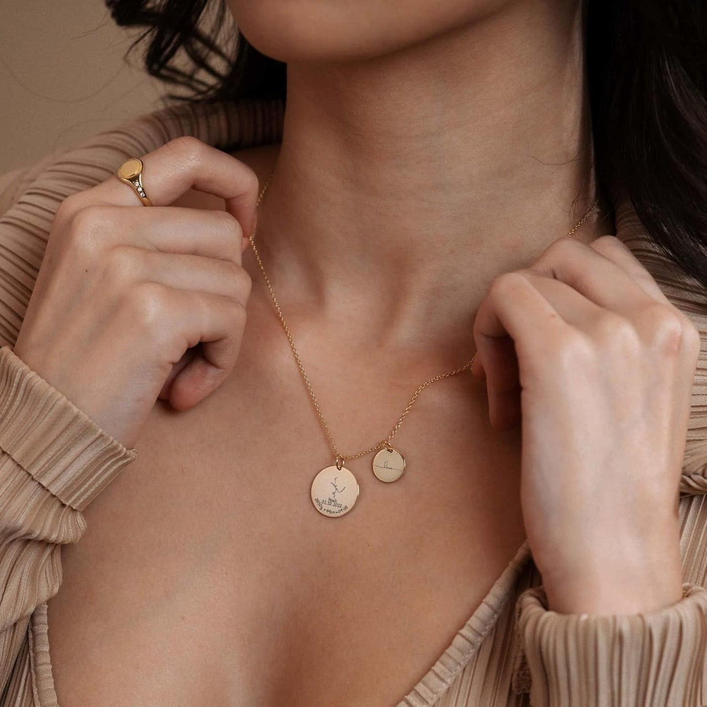 Memora | Gravierte Namenskette mit Datum – Für Erinnerungen, die bleiben